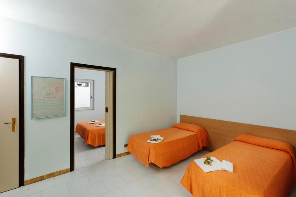 Hotel Villaggio Costa Ripa Rodi Garganico Bilik gambar